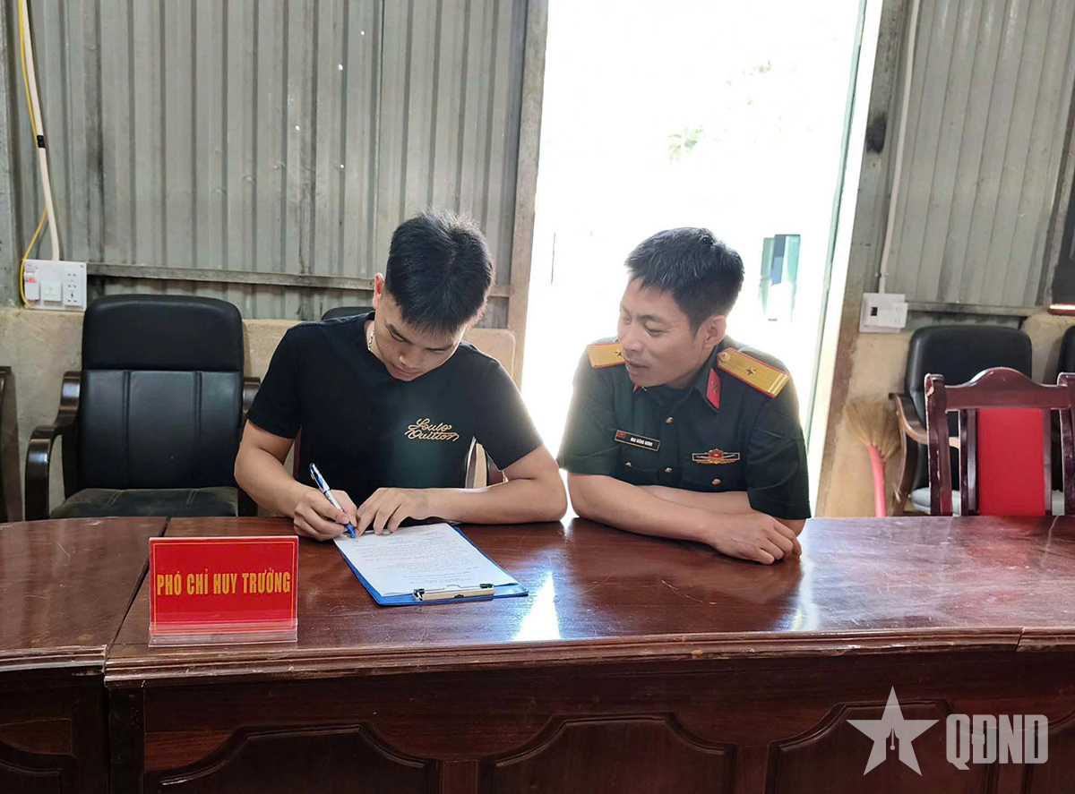 Thư về tòa soạn: Gác việc riêng, viết đơn tình nguyện nhập ngũ